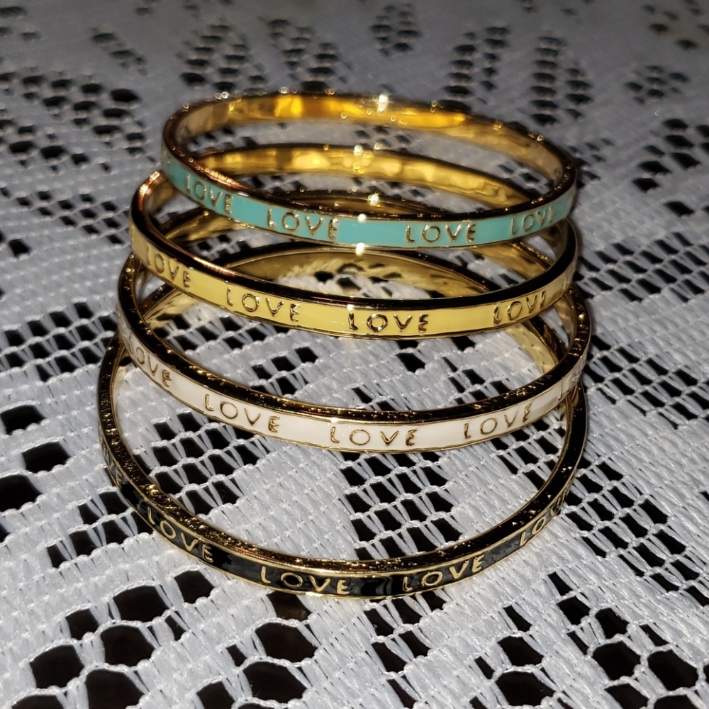 NWOT Lovely 2pc Letter Engraved Bangle Bracelet - Picture 6 of 6